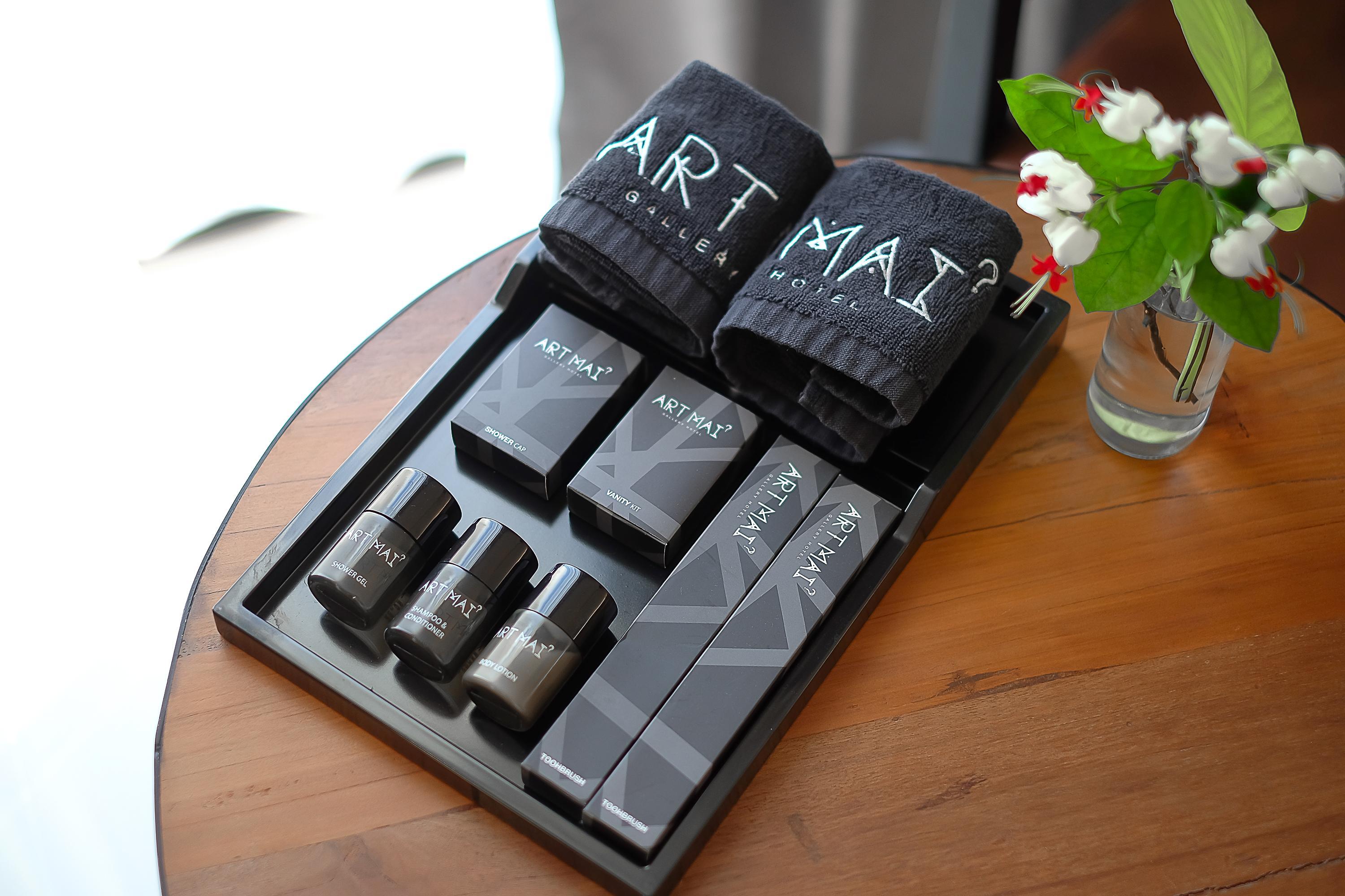 Art Mai Gallery Nimman Hotel Chiang Mai Luaran gambar ART of WAX