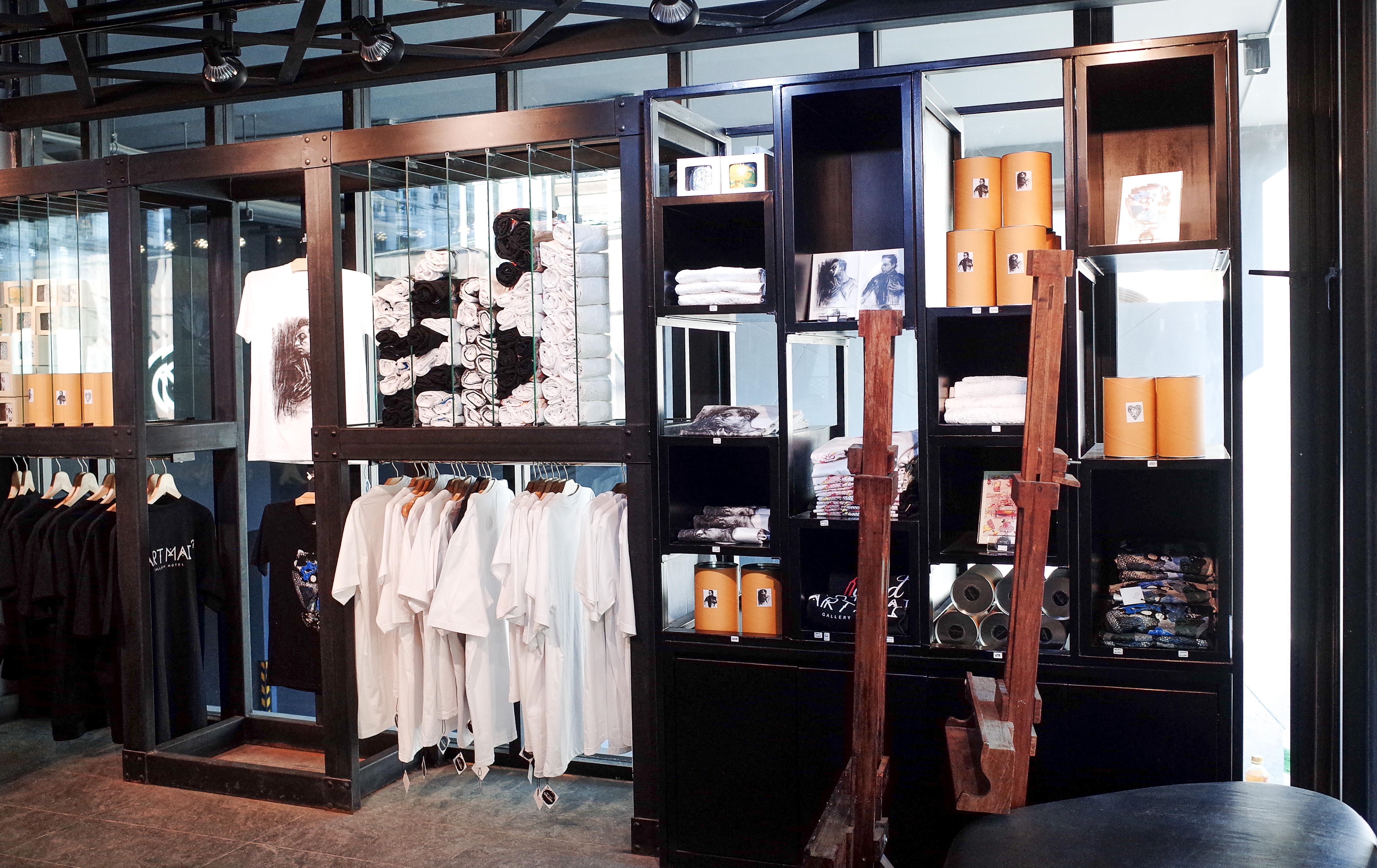 Art Mai Gallery Nimman Hotel Chiang Mai Luaran gambar The gift shop at the Chengdu Research Base of Giant Panda Breeding