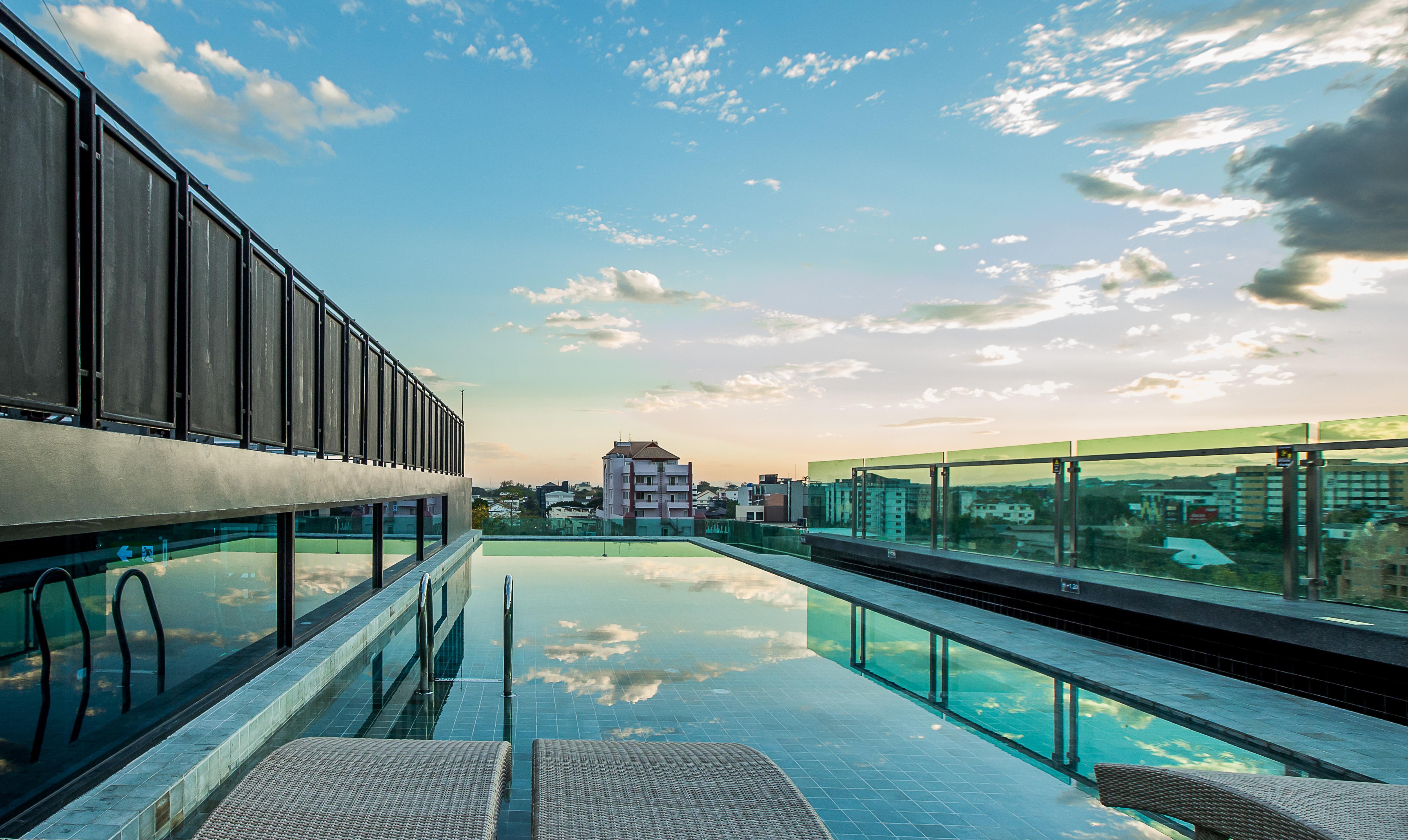 Art Mai Gallery Nimman Hotel Chiang Mai Luaran gambar The rooftop pool at the hotel
