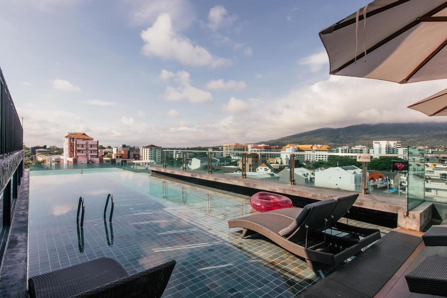 Art Mai Gallery Nimman Hotel Chiang Mai Luaran gambar Rooftop pool at the hotel